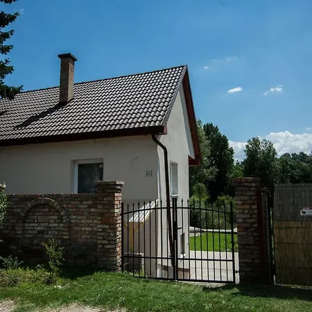 Vendeghaz Az Evezohoez Szigetszentmiklos Exterior photo